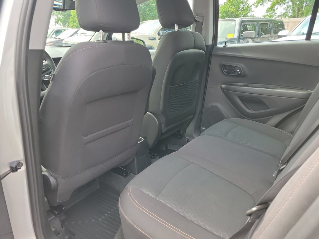 Used 2020 Chevrolet Trax LS FWD image 15