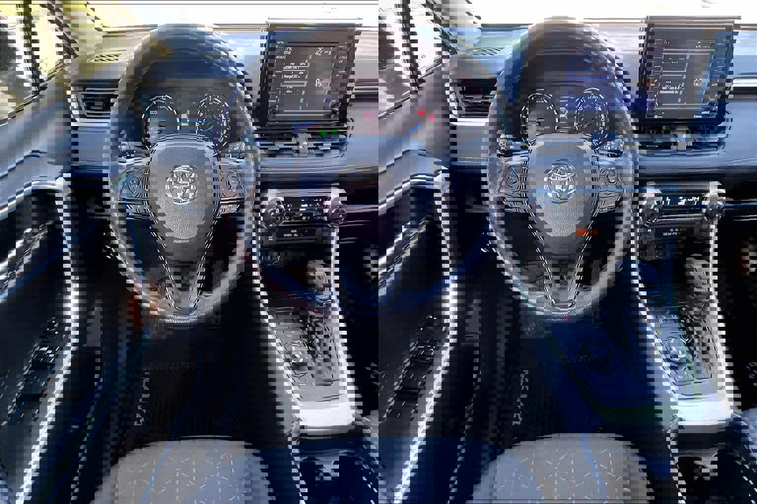 Used 2020 Toyota RAV4 XLE image 6