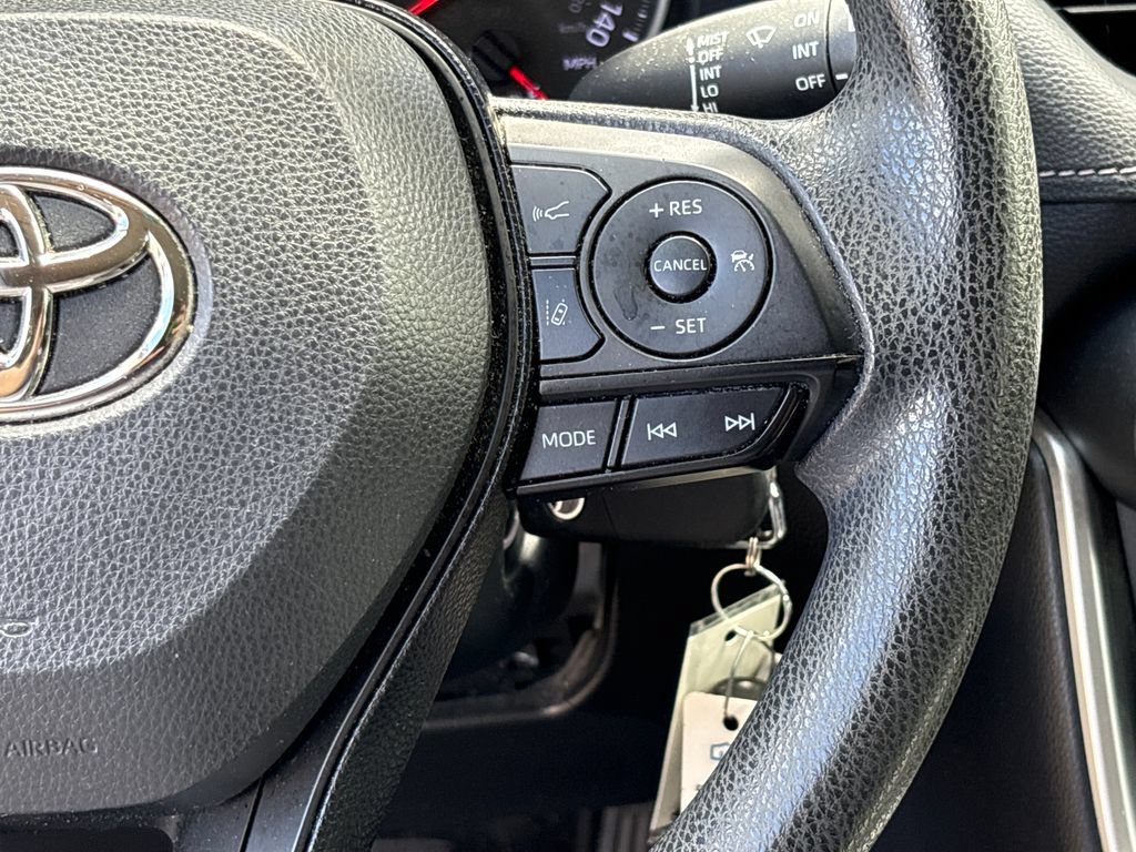 Used 2020 Toyota RAV4 LE FWD image 20