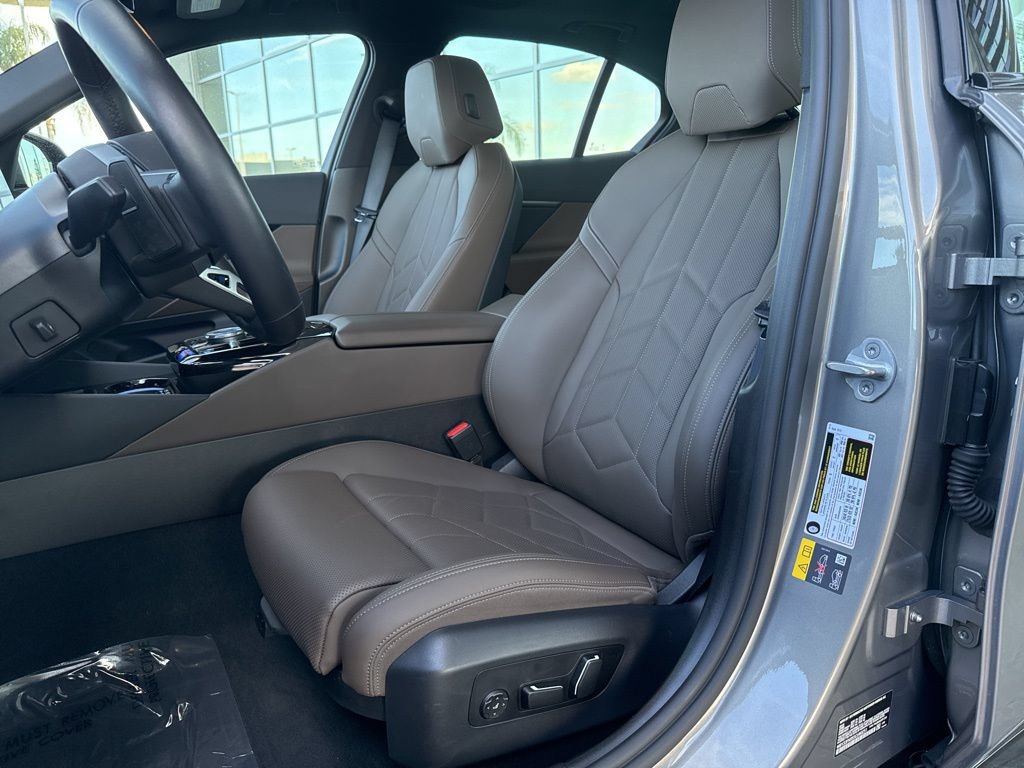 Used 2025 BMW i5 eDrive40i w/ M Sport Package RWD image 10