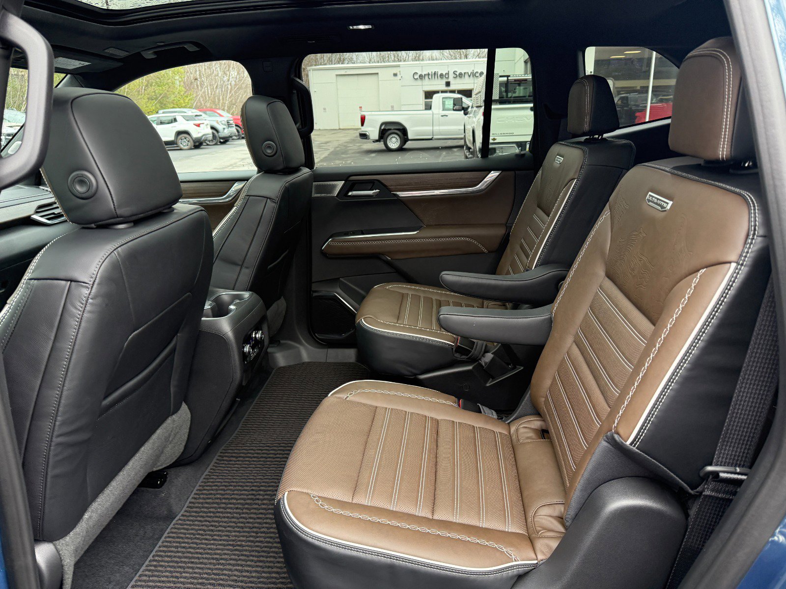 New 2026 GMC Acadia Denali Ultimate w/ LPO, Rugged Package image 17