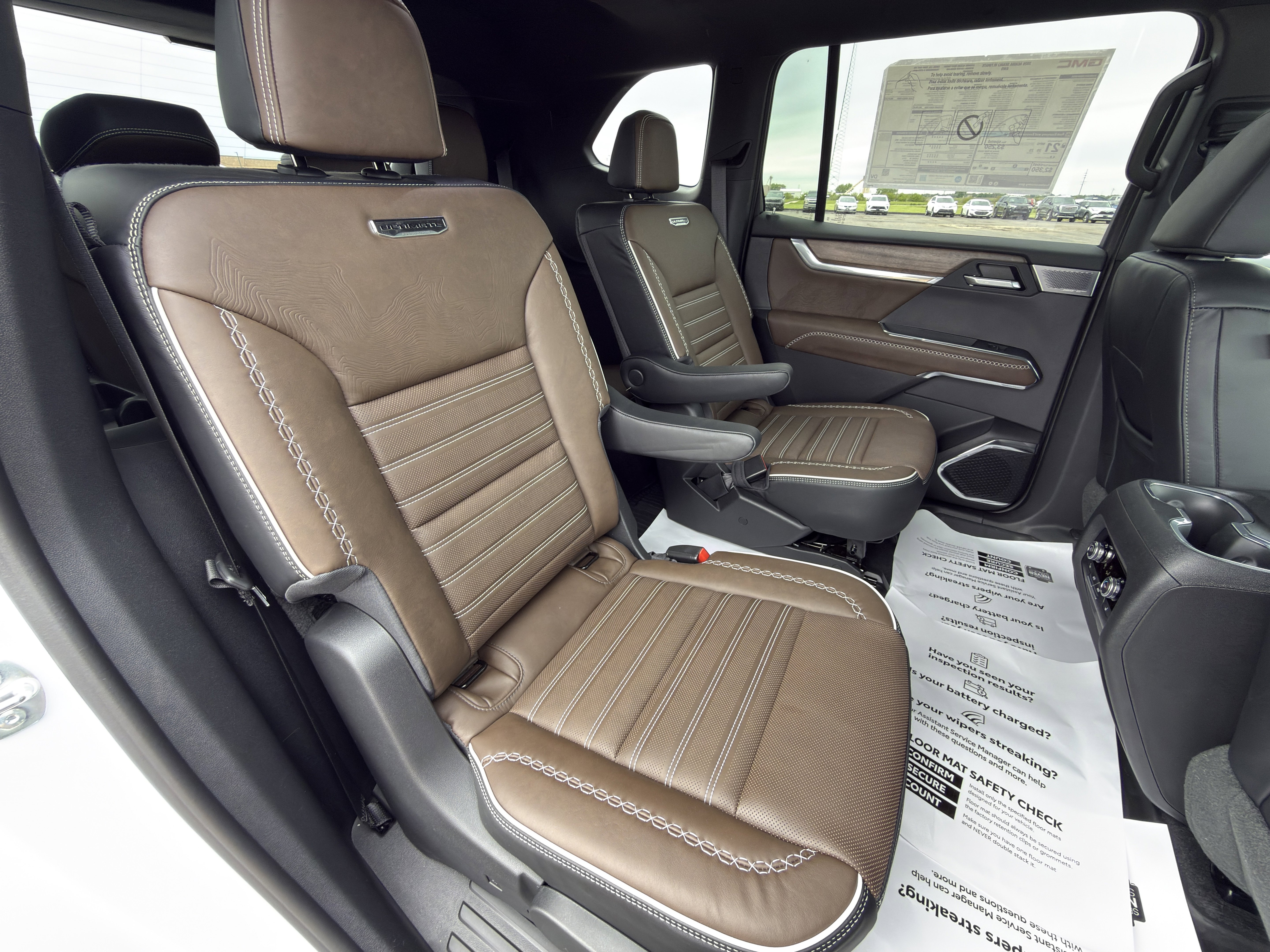 New 2026 GMC Acadia Denali Ultimate w/ LPO, Floor Liner Package AWD/4WD image 15