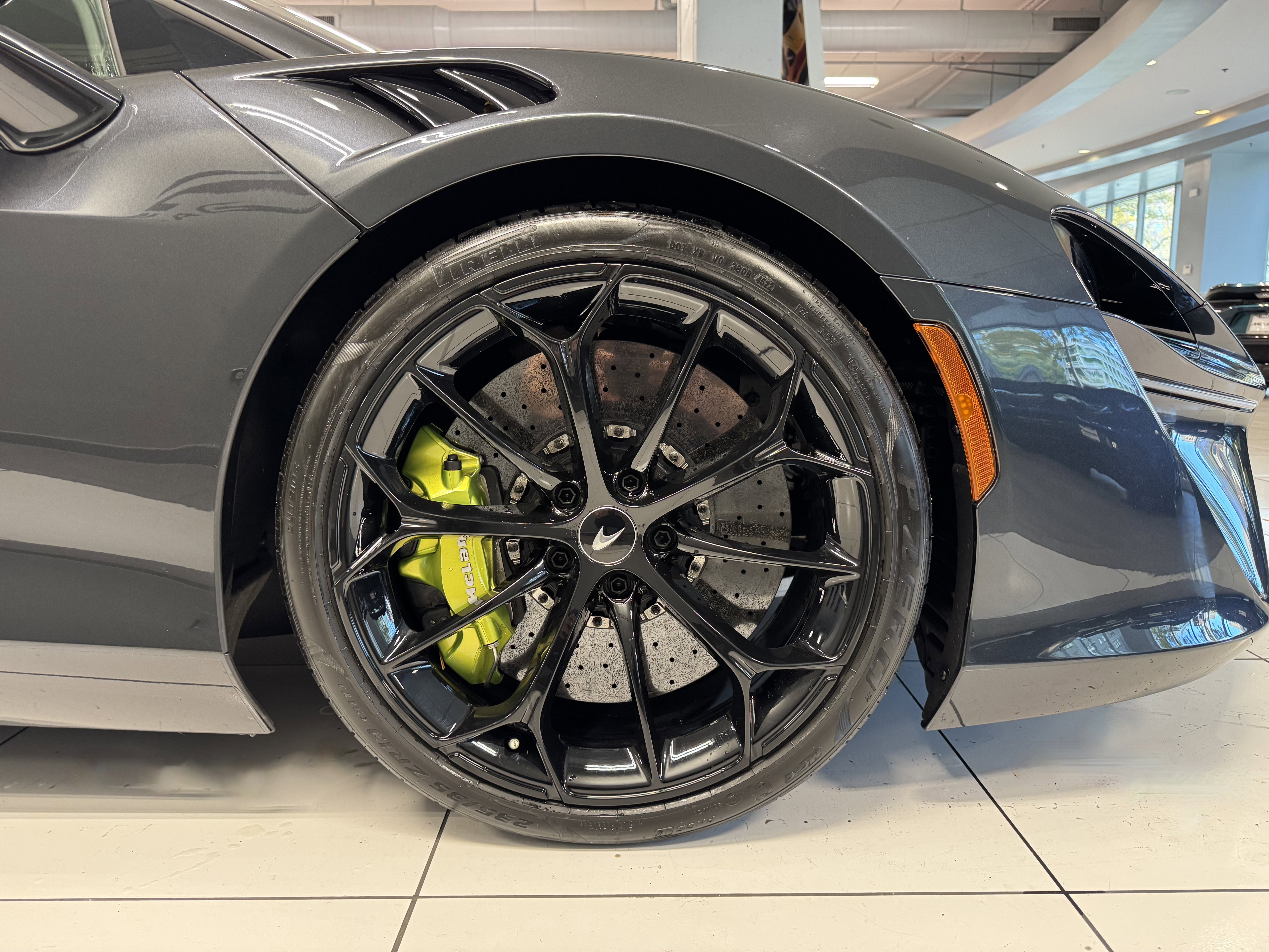 Used 2023 McLaren Artura image 17