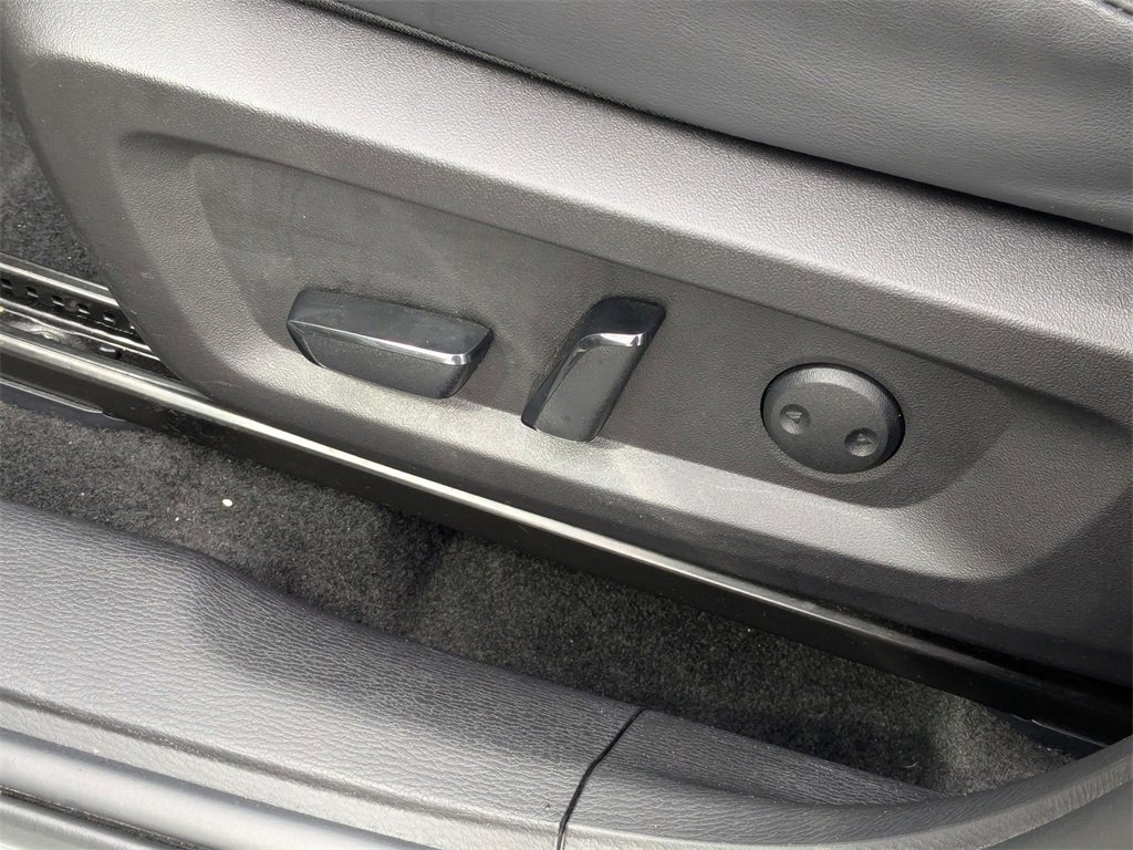 Used 2025 Mitsubishi Outlander SE image 15