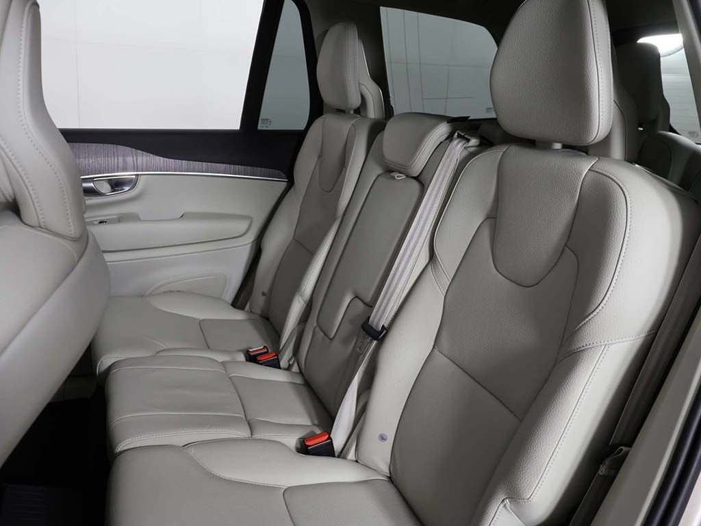 Used 2024 Volvo XC90 T8 Plus w/ Protection Package Premier AWD/4WD image 38