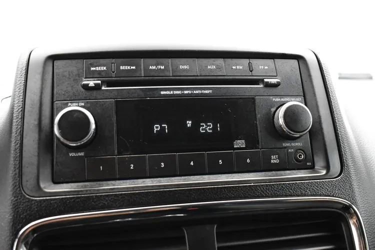 Used 2012 Dodge Grand Caravan American Value Package FWD image 27