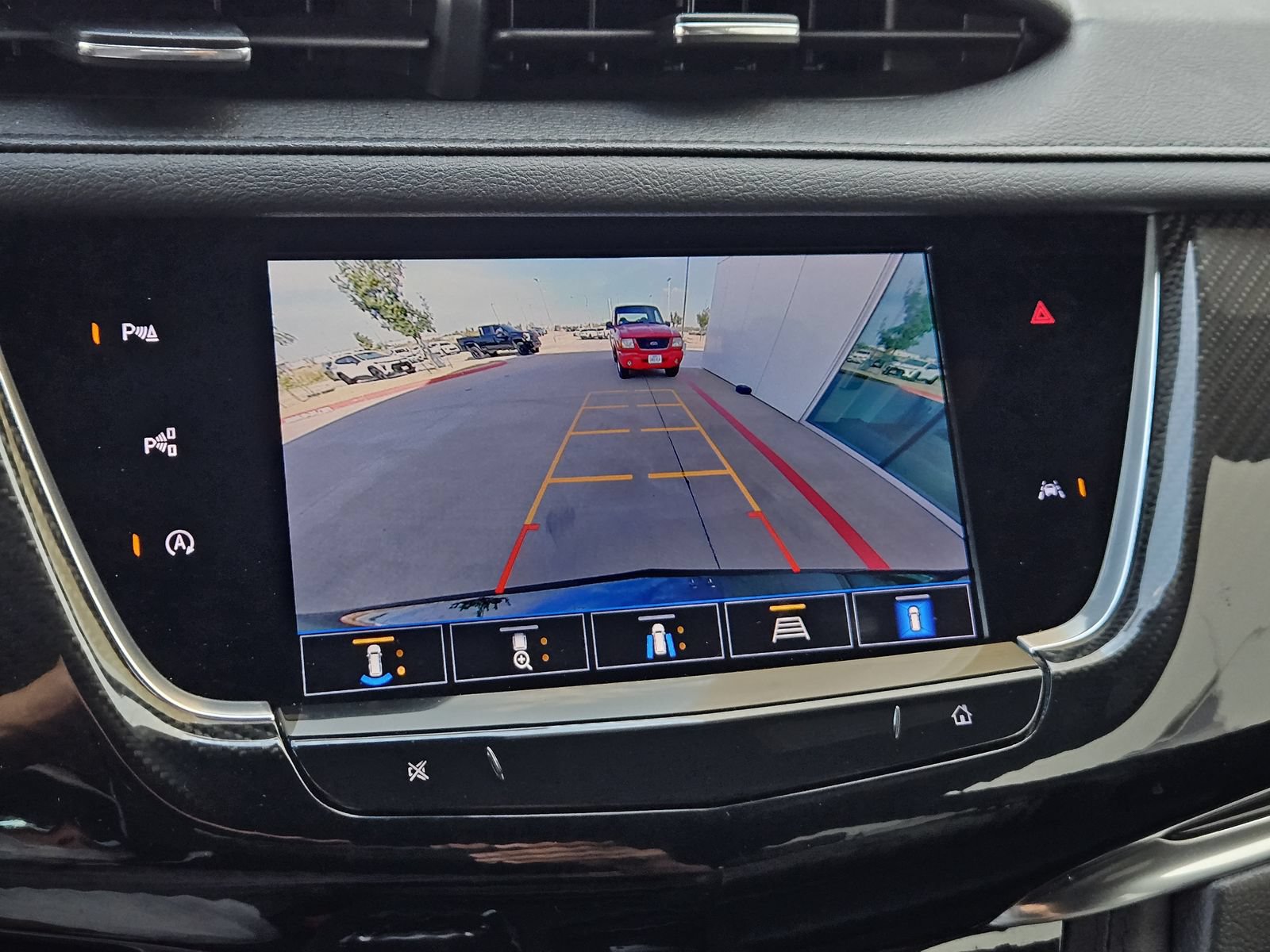 Certified 2022 Cadillac XT6 Sport w/ Technology Package AWD/4WD image 21