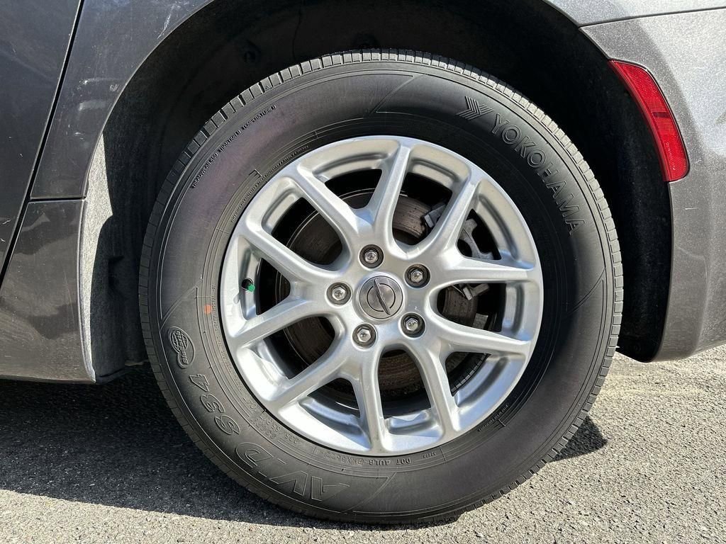 Used 2023 Chrysler Pacifica Touring-L image 30