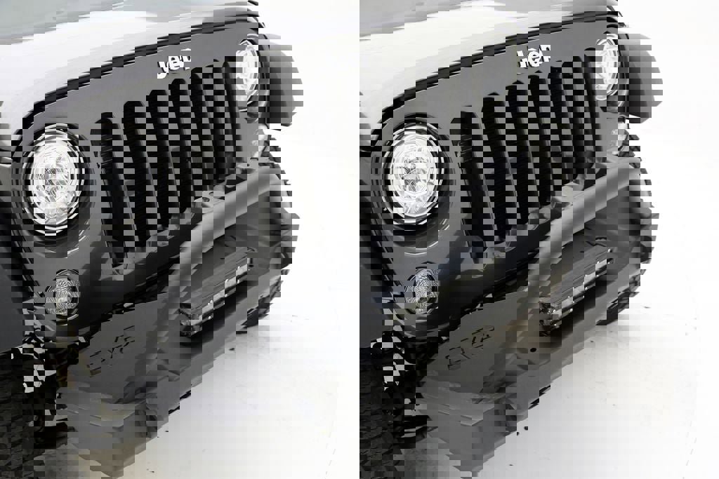 Used 2017 Jeep Wrangler Unlimited Rubicon w/ Dual Top Group image 13