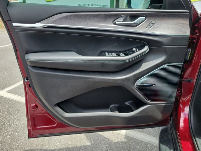 Used 2023 Jeep Grand Cherokee Overland image 19