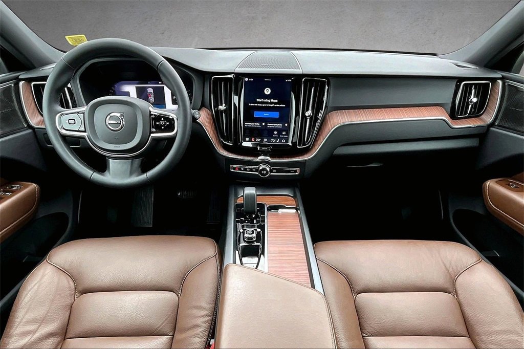 Used 2023 Volvo XC60 B5 Plus w/ Climate Package image 7