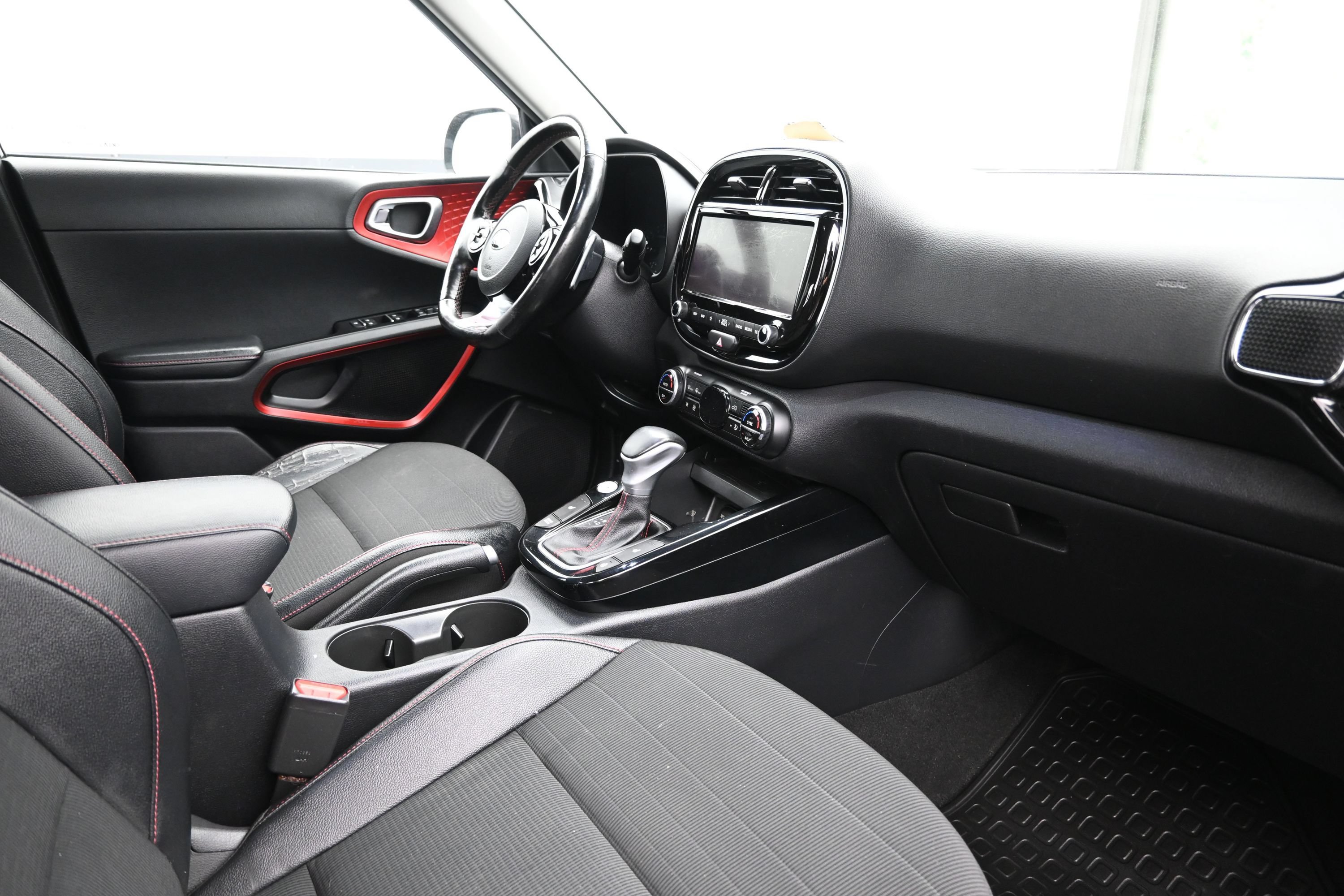Used 2020 Kia Soul GT-Line Turbo FWD image 25