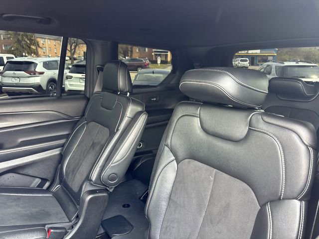 Used 2024 Jeep Grand Cherokee L Altitude AWD/4WD image 8