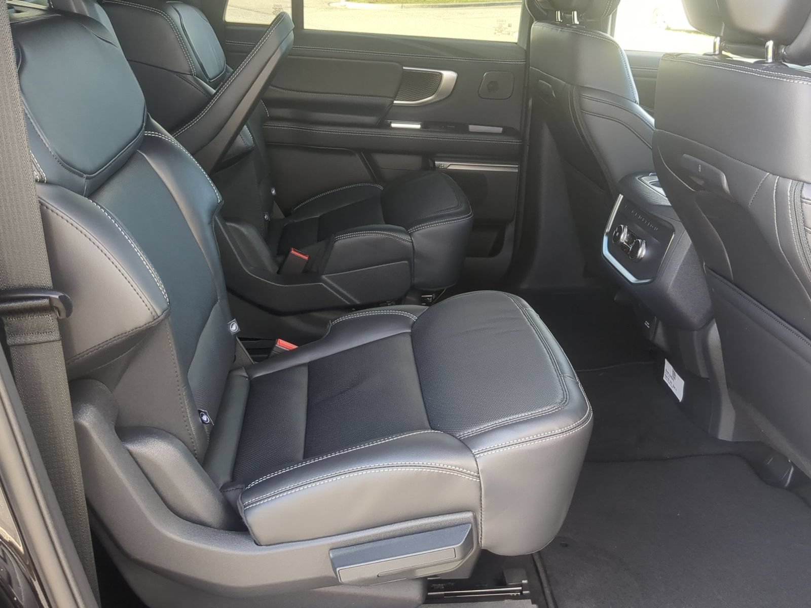 New 2027 Ford Expedition Max Platinum w/ Stealth Appearance Package AWD/4WD image 37