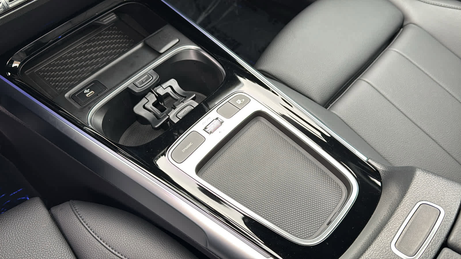 Used 2025 Mercedes-Benz GLB 250 4MATIC image 23