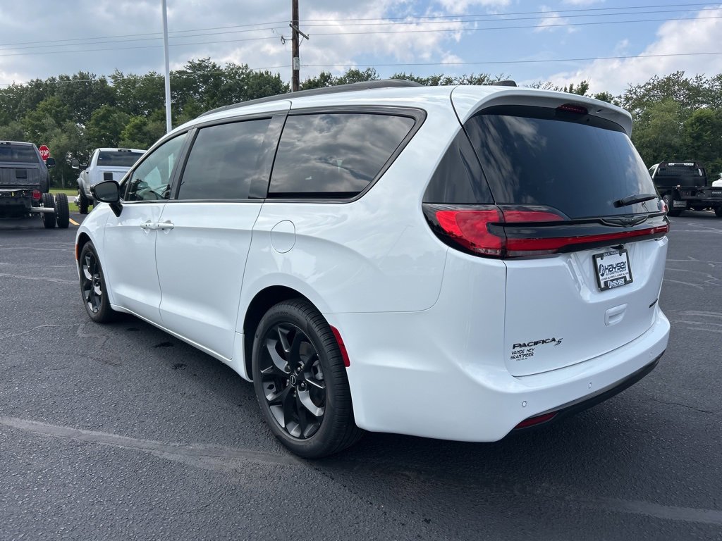 New 2026 Chrysler Pacifica Limited w/ S Appearance Package image 5