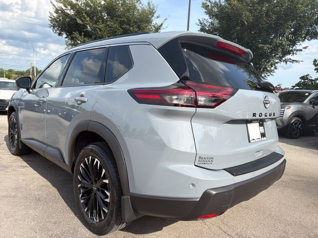 Used 2026 Nissan Rogue Dark Armor FWD image 3