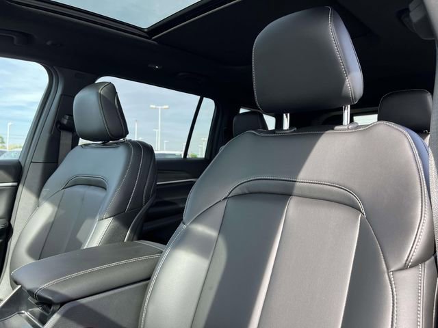 New 2026 Jeep Grand Cherokee L Limited w/ Limited Altitude Package AWD/4WD image 23