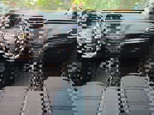 Used 2023 Chevrolet TrailBlazer LT image 2