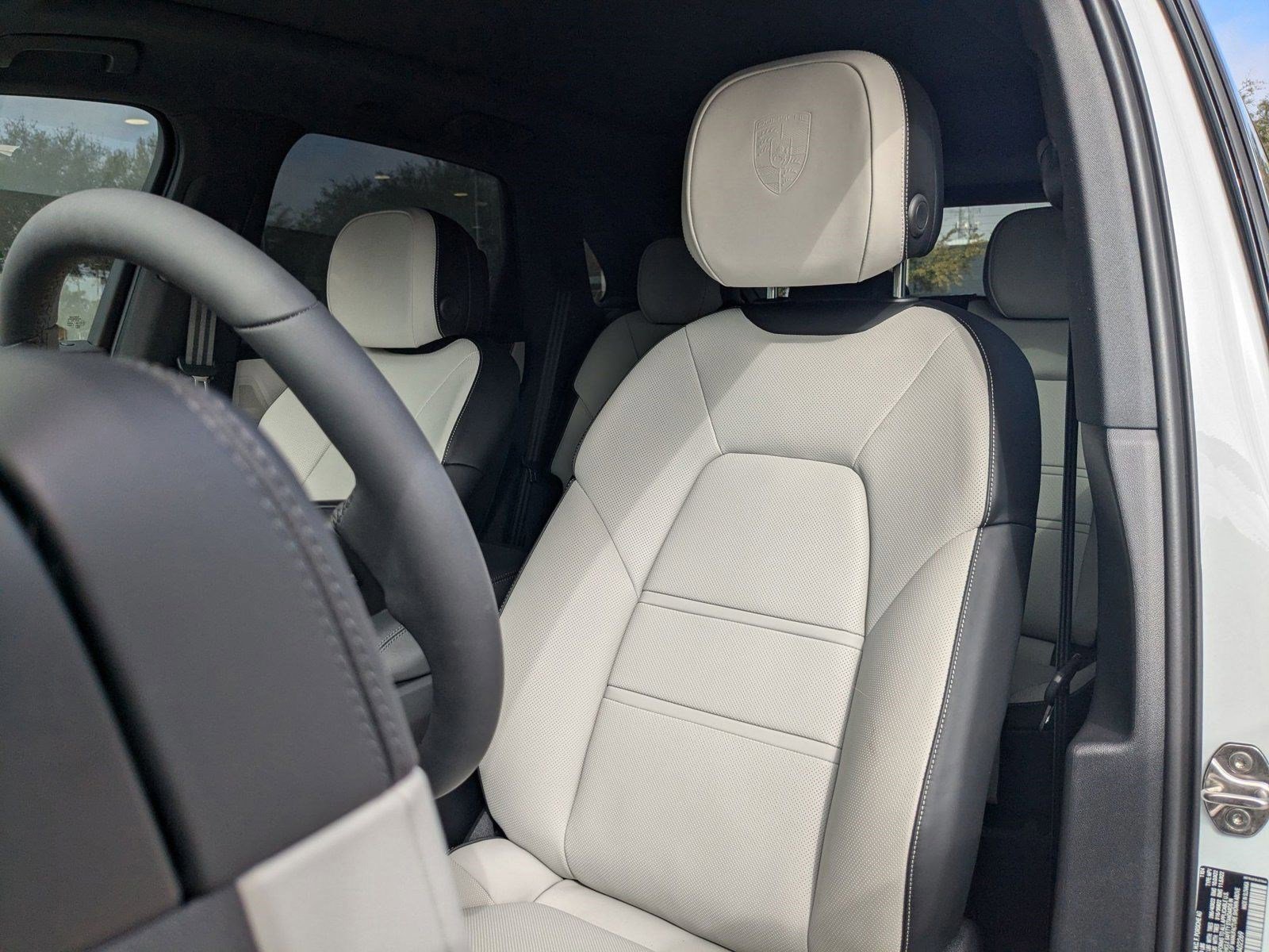 Certified 2025 Porsche Cayenne image 6