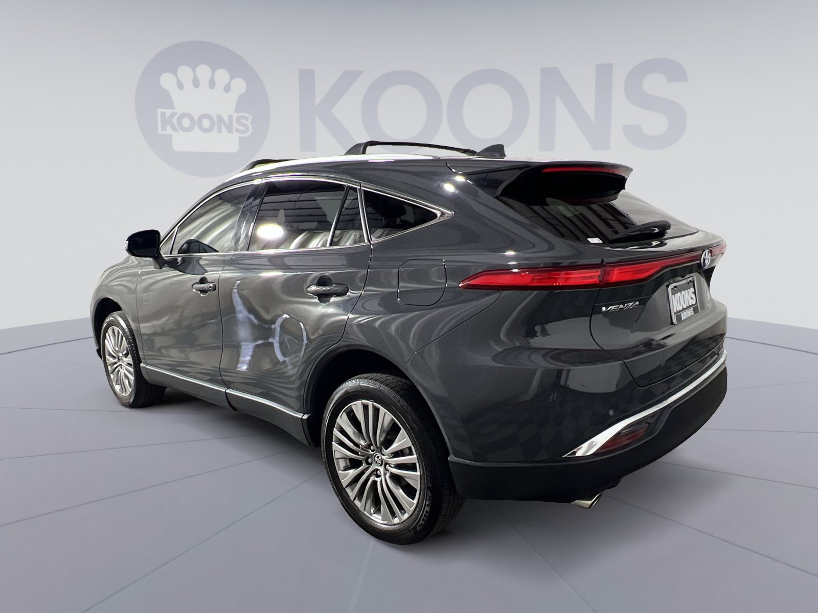 Used 2024 Toyota Venza XLE AWD/4WD image 4