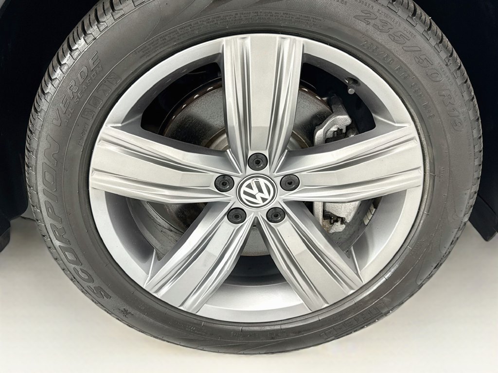 Used 2021 Volkswagen Tiguan SEL FWD image 31