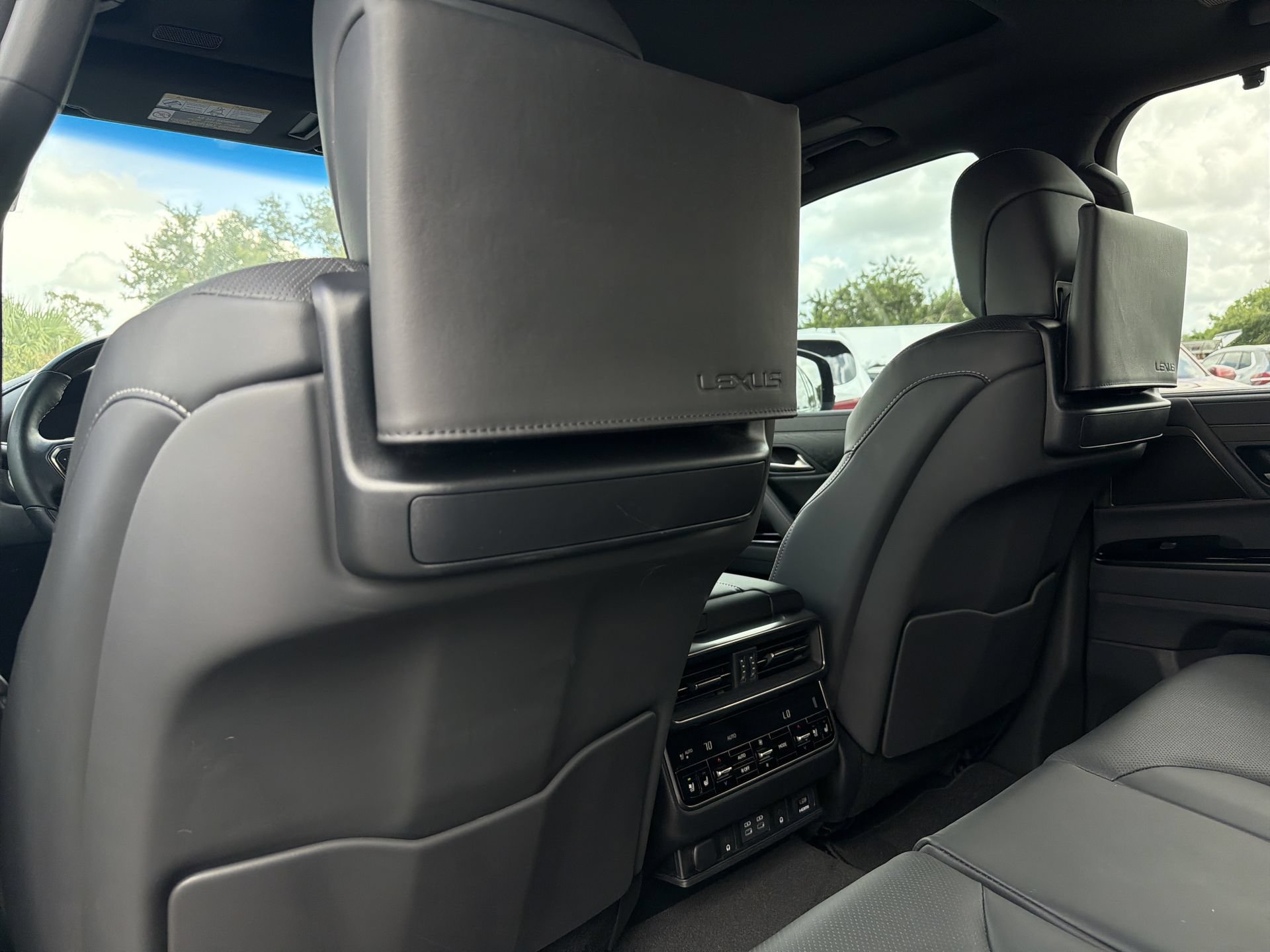 Used 2024 Lexus LX 600 4WD w/ Appearance Package image 20