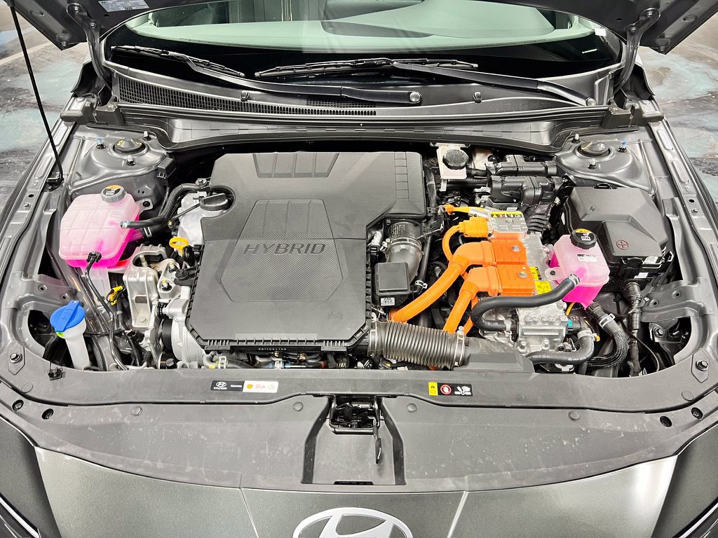 Used 2025 Hyundai Elantra Hybrid FWD image 10