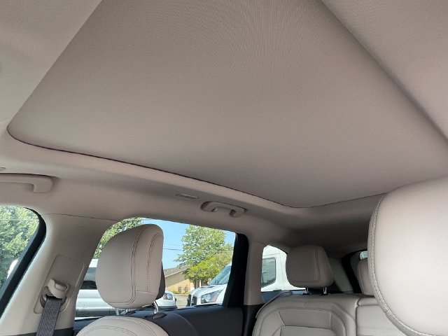 Used 2025 Lincoln Nautilus Reserve AWD/4WD image 14