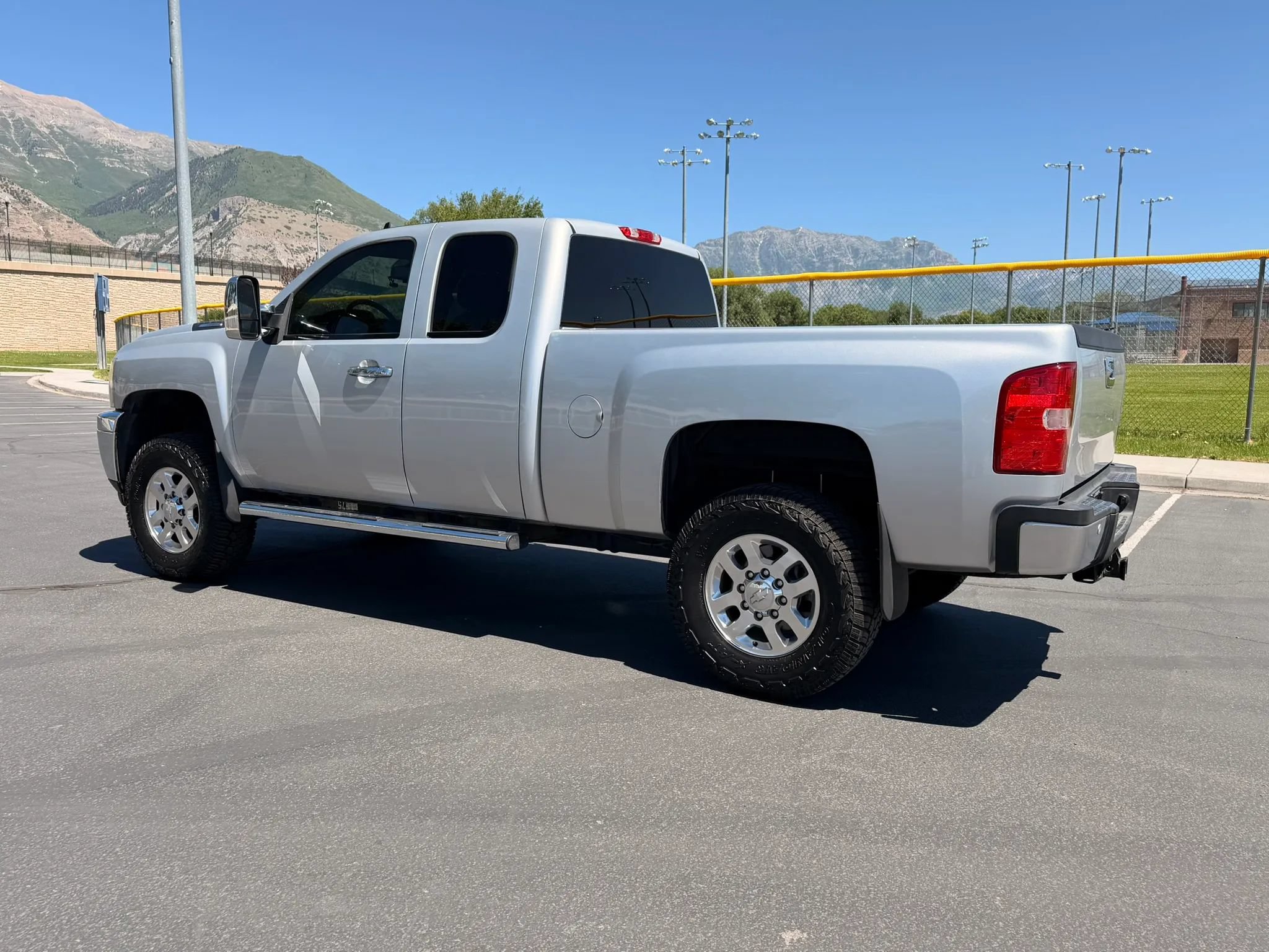 Used 2013 Chevrolet Silverado 2500 LT w/ Interior Plus Package AWD/4WD image 4