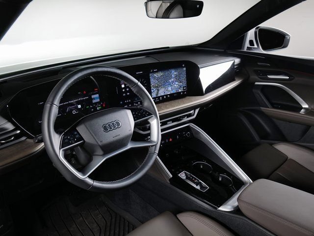 Used 2025 Audi Q5 Premium Plus AWD/4WD image 3