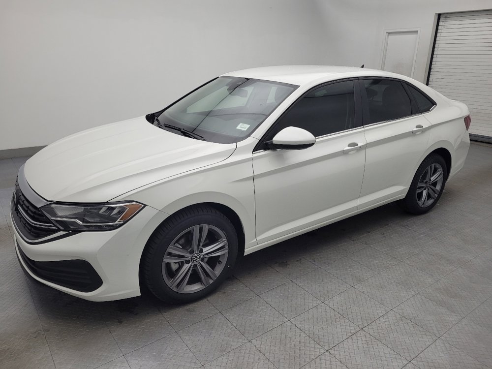 Used 2024 Volkswagen Jetta SE image 2