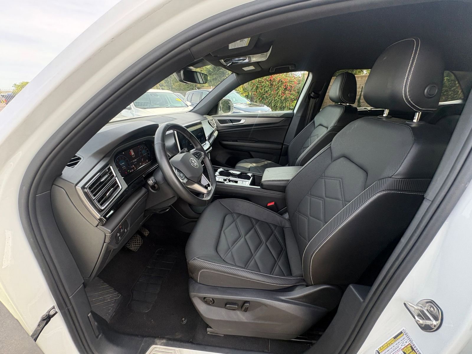 Used 2025 Volkswagen Atlas Cross Sport SE image 30