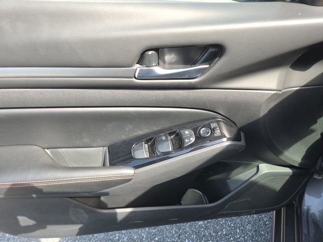 Used 2024 Nissan Altima 2.5 SR image 14