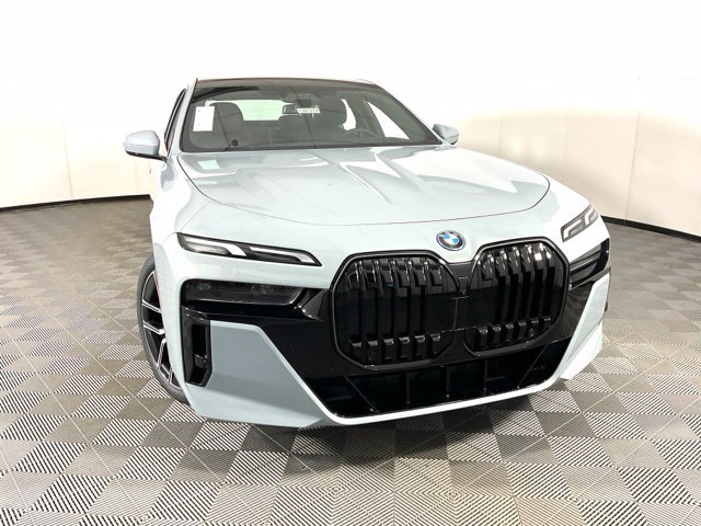 Used 2025 BMW 750e xDrive AWD/4WD image 7