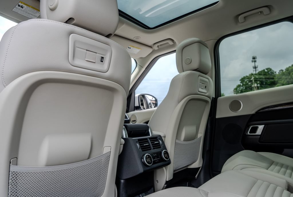Used 2023 Land Rover Discovery S AWD/4WD image 21