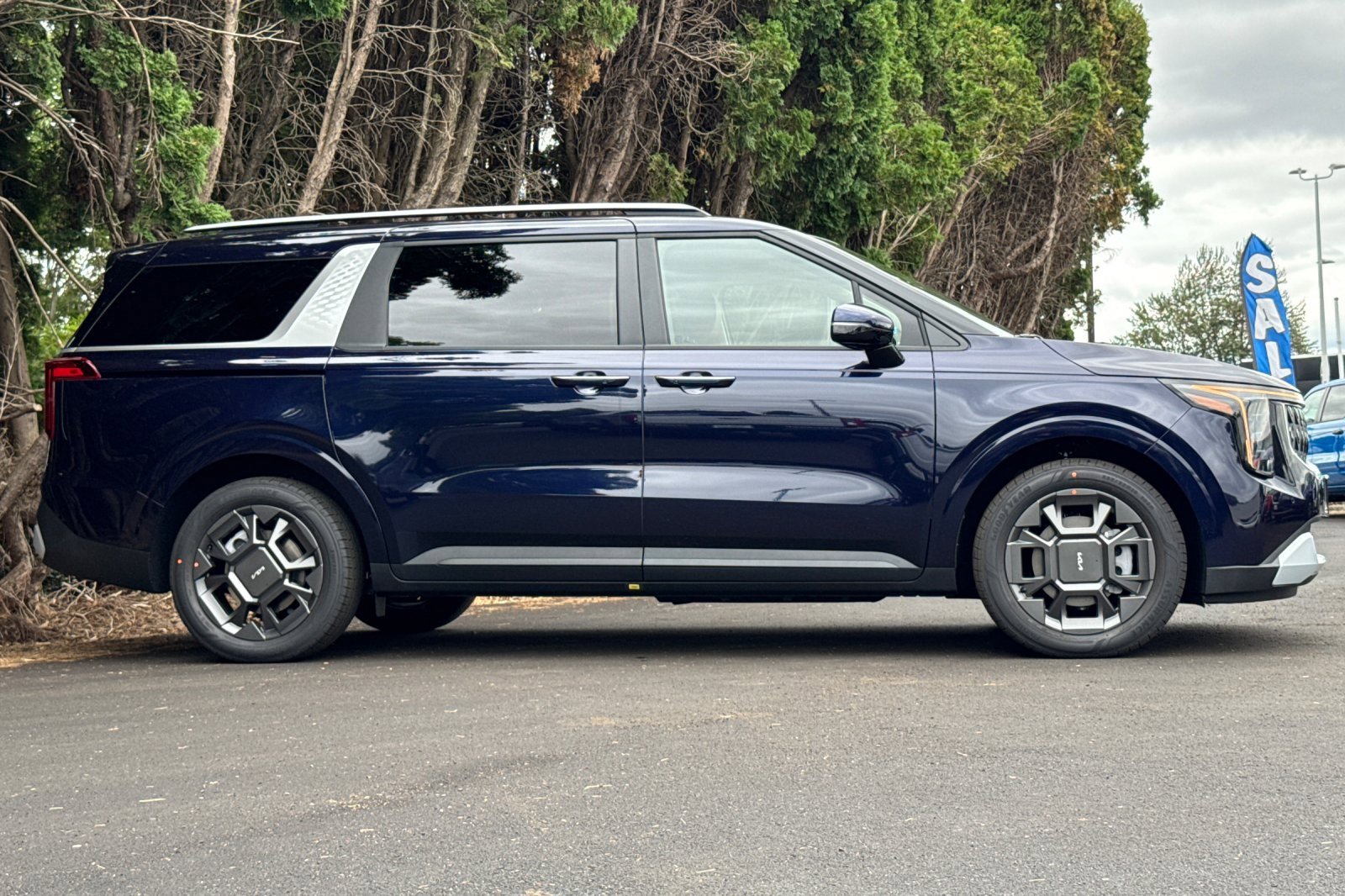 New 2026 Kia Carnival EX image 2