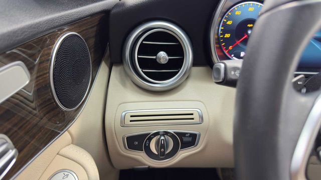 Used 2021 Mercedes-Benz C 300 Sedan image 34