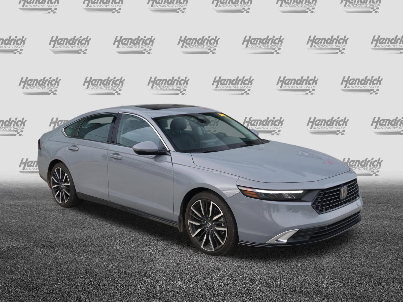 Used 2023 Honda Accord Touring image 2