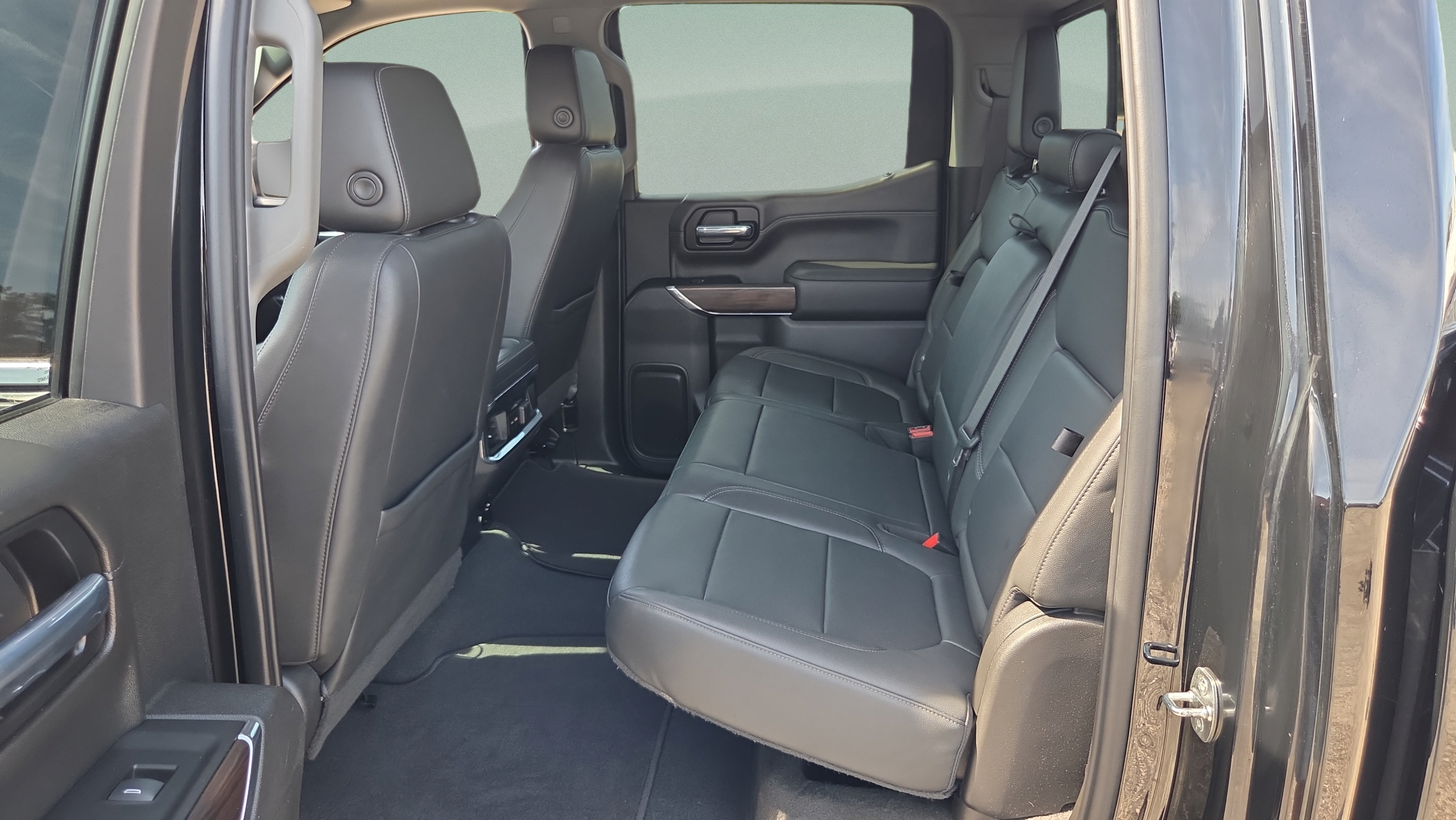Used 2022 GMC Sierra 1500 SLT w/ SLT Premium Plus Package RWD image 11