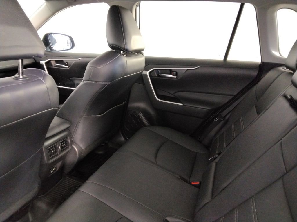 Used 2021 Toyota RAV4 XLE Premium image 32