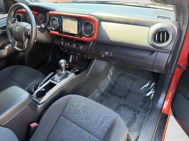 Used 2017 Toyota Tacoma TRD Sport w/ Tow Package (A/T) image 26