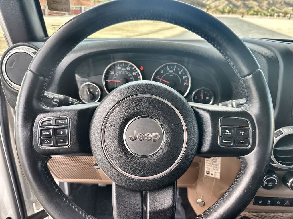 Used 2016 Jeep Wrangler Unlimited Rubicon w/ Connectivity Group image 3