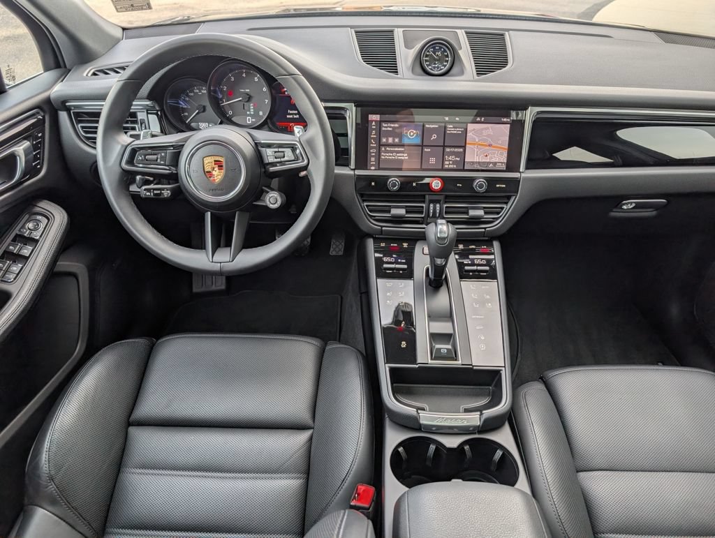 Certified 2025 Porsche Macan AWD/4WD image 12