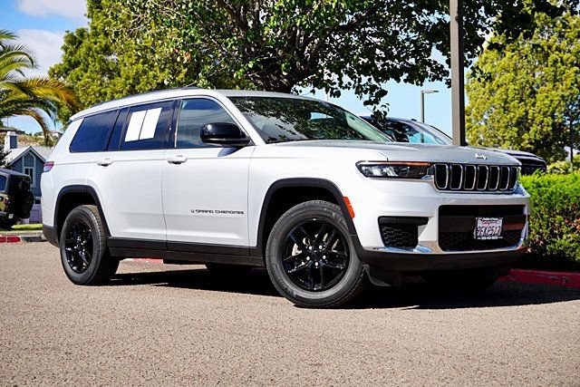 Used 2023 Jeep Grand Cherokee L Laredo RWD image 2