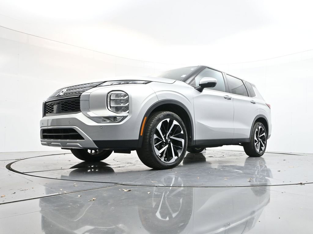 Used 2022 Mitsubishi Outlander SE image 27