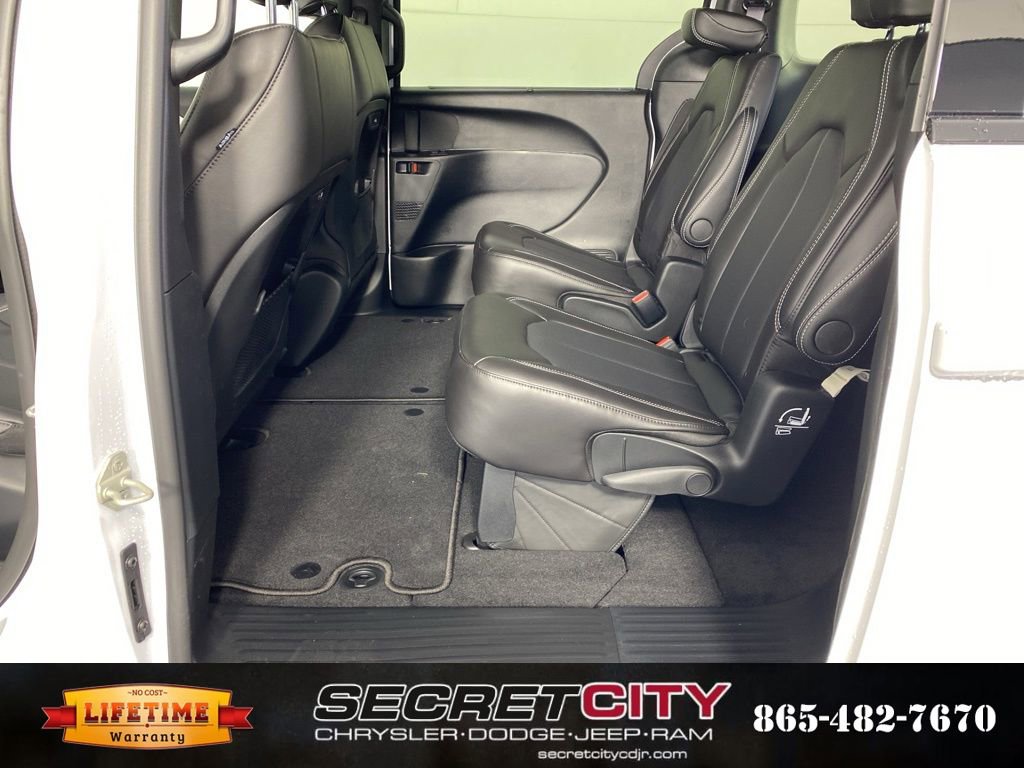 New 2026 Chrysler Pacifica Select image 34