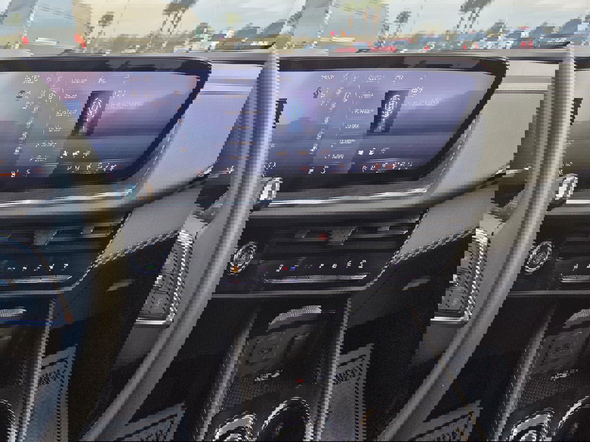 Used 2025 Buick Envision Preferred image 32