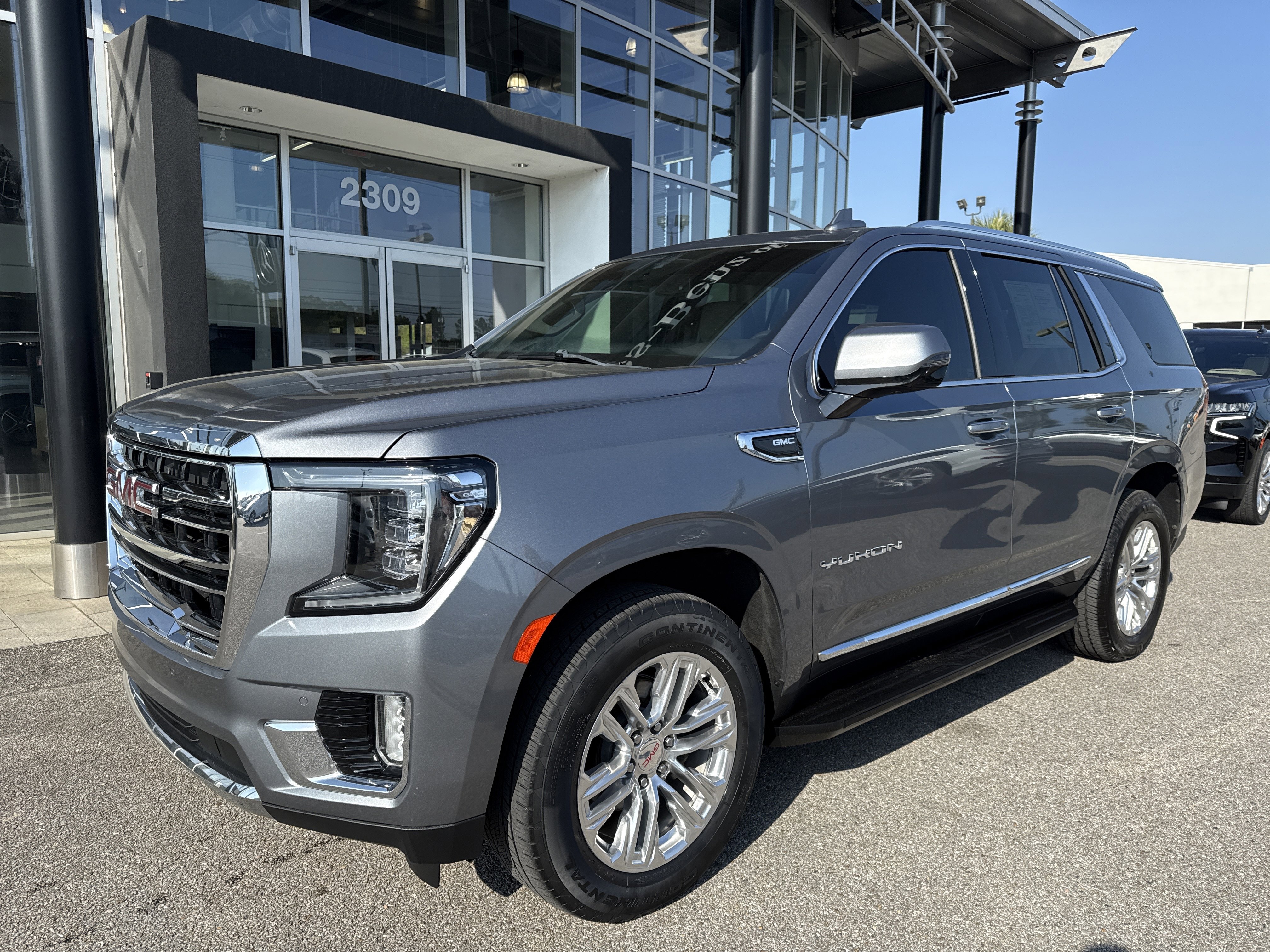 Used 2022 GMC Yukon SLT w/ SLT Luxury Package RWD image 1