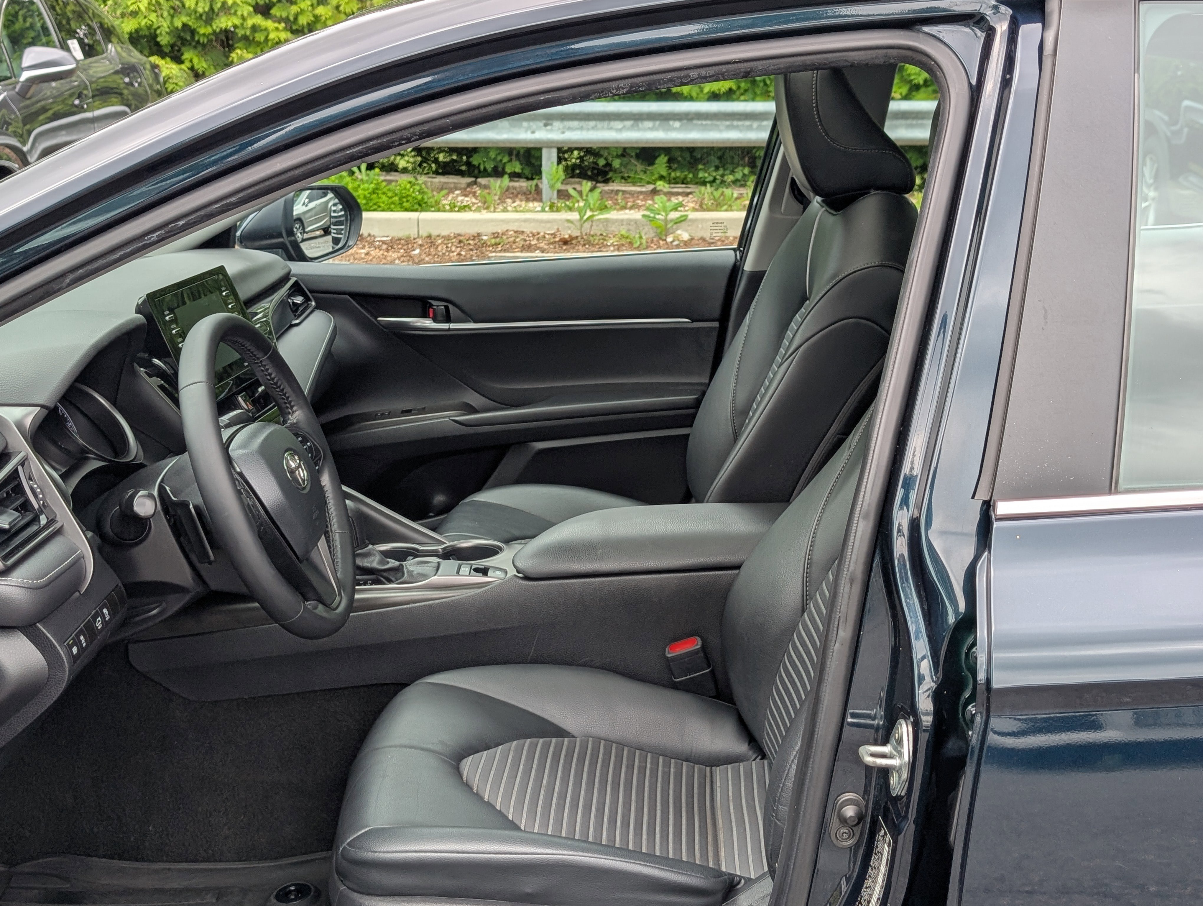 Used 2021 Toyota Camry SE image 16